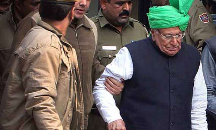delhi court issues production warrant against o p chautala