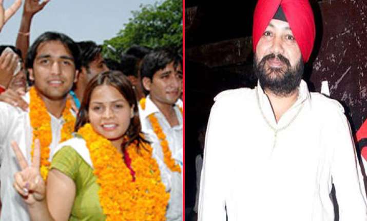 delhi assembly polls 1 600 scramble for congress tickets