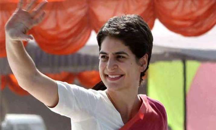 don t vote for outsiders says priyanka in amethi