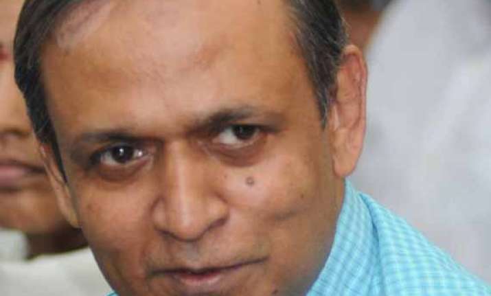 ec appoints special observer for varanasi