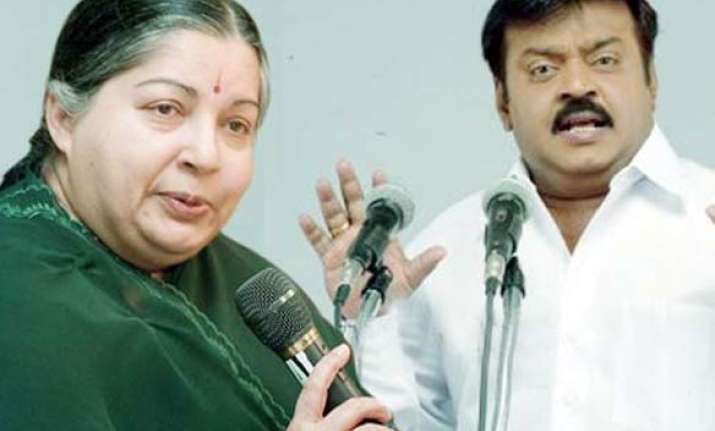 ec issues notices to jaya vijayakant