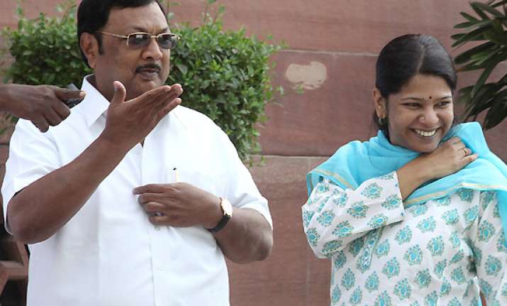 expelled dmk leader alagiri meets kanimozhi