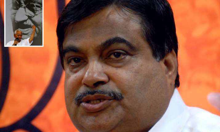 gadkari slams upa for its handling of hazare fast