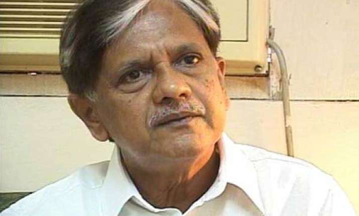 govt should have consulted congress leaders on fdi anil