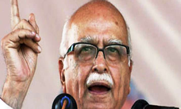 govt should review nuclear policy advani