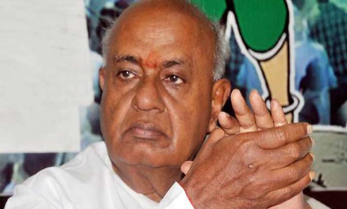 gowda sidesteps query on third front