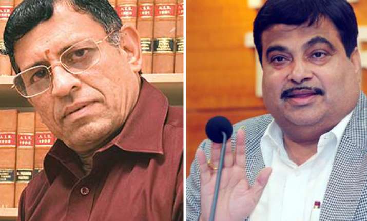 no clean chit to gadkari gurumurthy