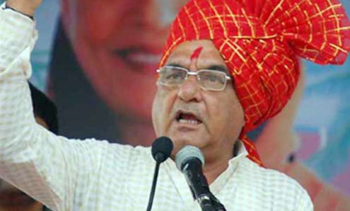 haryana cm hooda slapped by youth