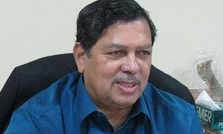 hegde raises doubts about success of kejriwal s party