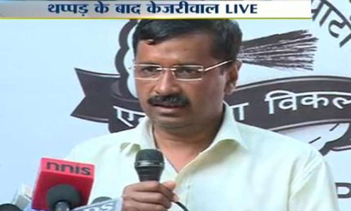 in pics now an auto driver slaps arvind kejriwal