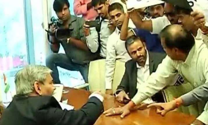 10 shiv sena workers arrested for protest at bcci