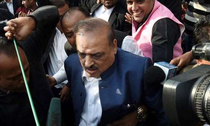 patiala house court scuffle bjp mla op sharma joins probe