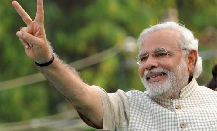 after manmohan singh narendra modi invites gowda for chat