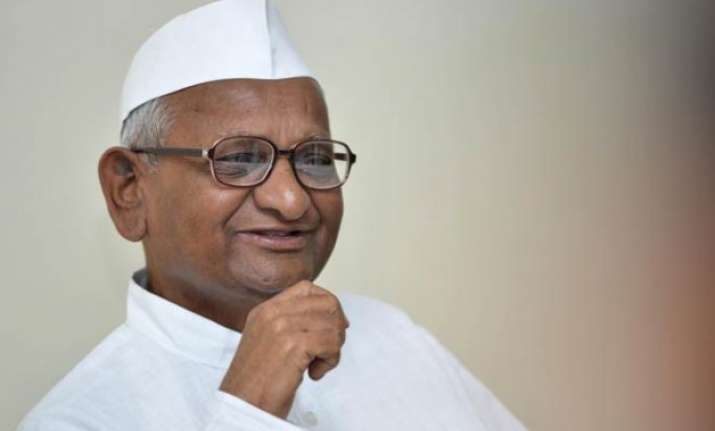 govt trying to mislead people on land act hazare