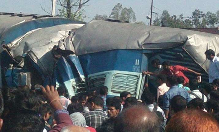 2 coaches of janta express train derail in raebareli 15 dead
