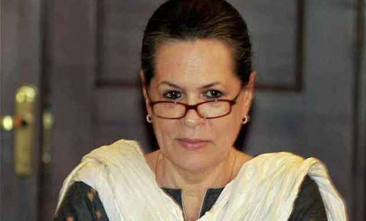 sonia gandhi urges pm to grant special status to ap