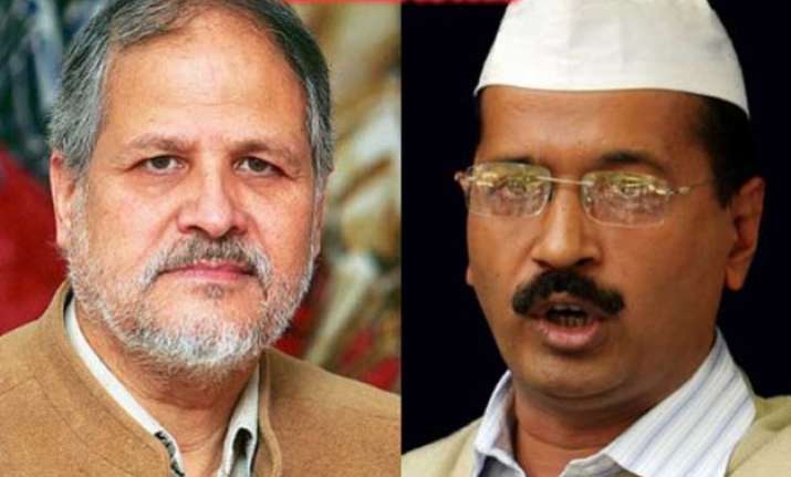 delhi hc backs l g but asks him to consider proposals sent