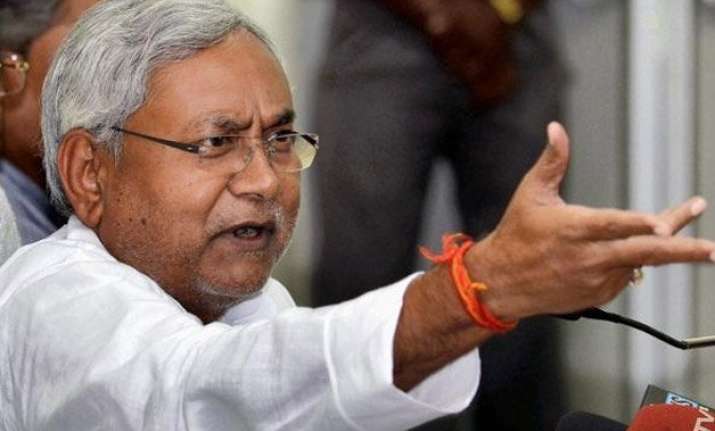 nitish kumar poses seven questions as pm modi lands in bihar