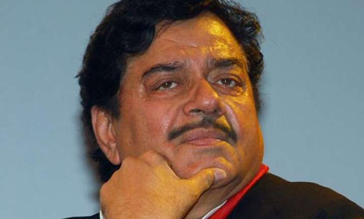 shatrughan sinha denies to be sulking says will attend