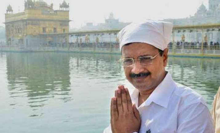 arvind kejriwal visits turmoil hit punjab condemns