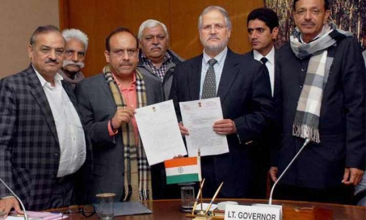 bjp leaders meet jung demand cbi probe into auto permit pds