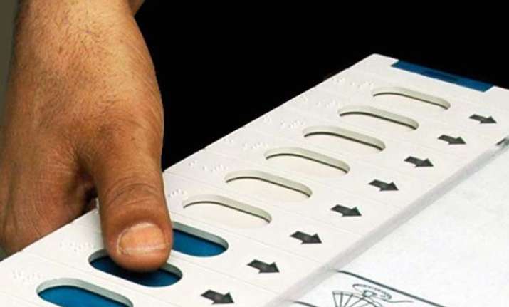 delhi elections 2015 230 crorepatis in fray congress fields