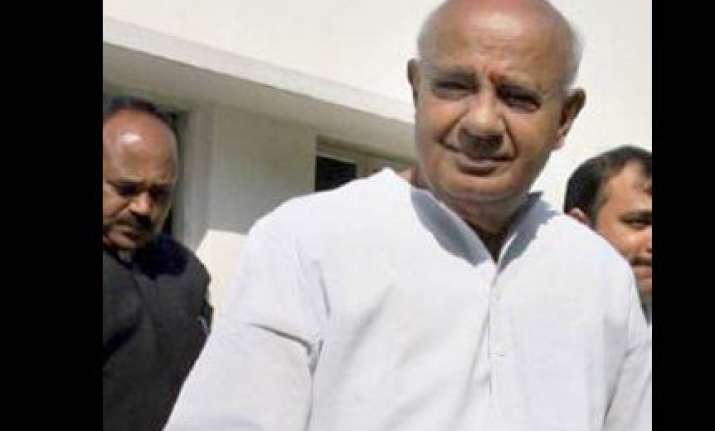 cid to probe into corruption during deve gowda s tenure