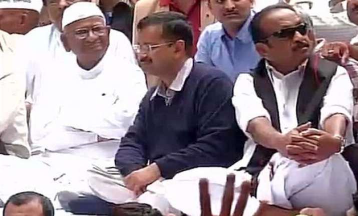 arvind kejriwal political leaders join anna hazare s