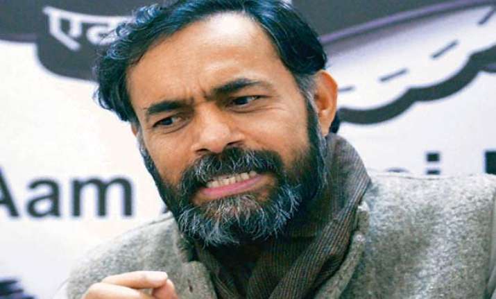 yogendra yadav attacks aap says people feel cheated