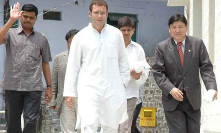 rahul gets treated at amethi hospital