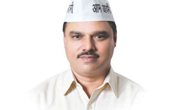 hc issues notice to delhi law minister
