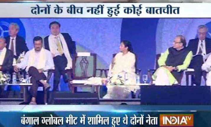 arun jaitley and arvind kejriwal share stage at bengal