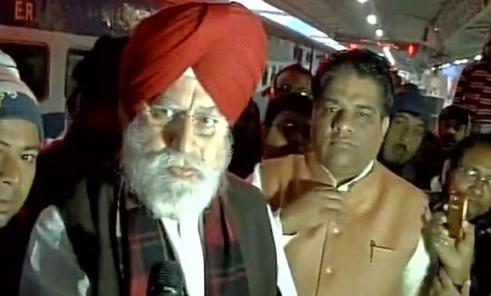 bjp s fact finding team detained in violence hit malda