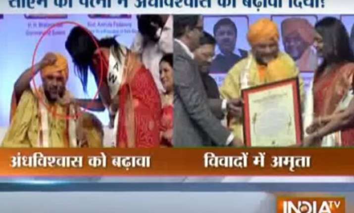 video godman presents necklace to maha cm devendra fadnavis