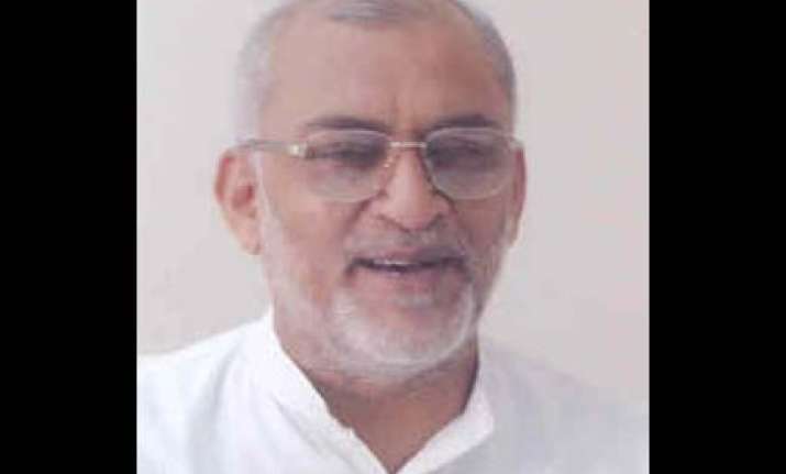 arjun singh should speak out says chaturvedi