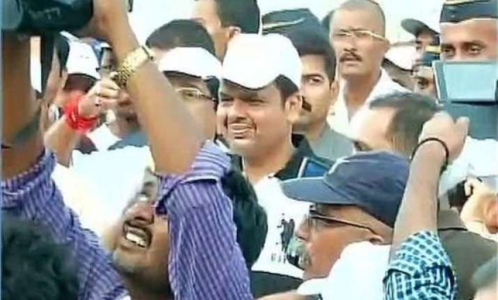 thousands join run for unity in mumbai