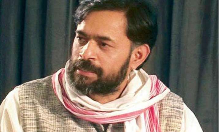 aap welcomes modi s gesture of spending diwali with soldiers