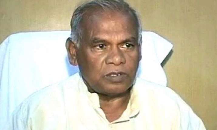 bihar ministers learn to operate tablet computers