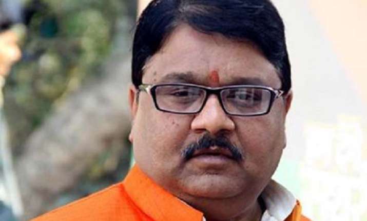 bjp questions akhilesh on bodies found in ganga betwa