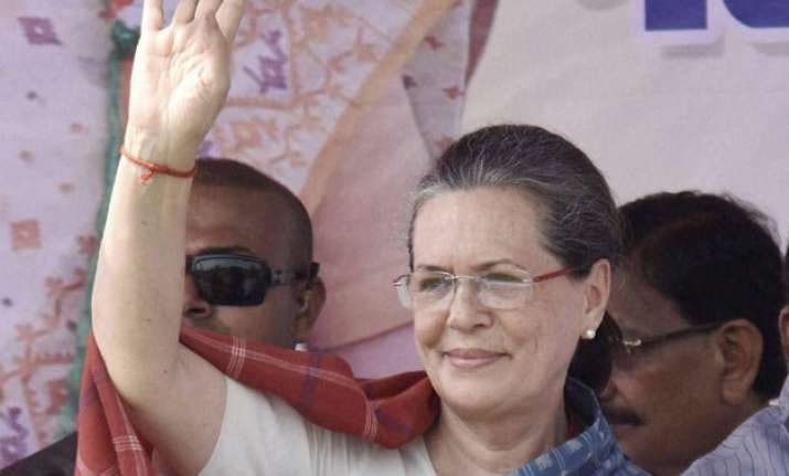 bihar polls sonia accuses modi of narrow mindedness says he