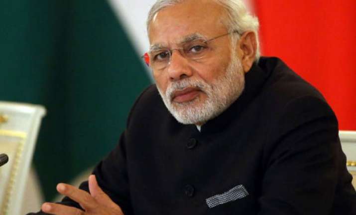 pm modi exchanges pleasantries with opposition leaders in