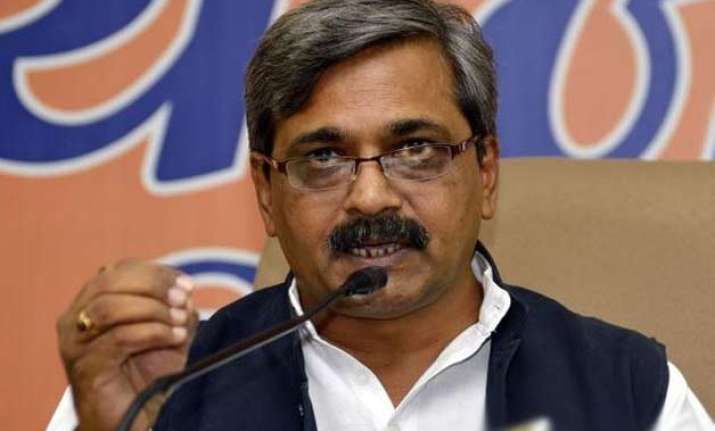 bjp slams kejriwal for raising gamlin issue at auto drivers