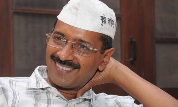 arvind kejriwal moves into his new house