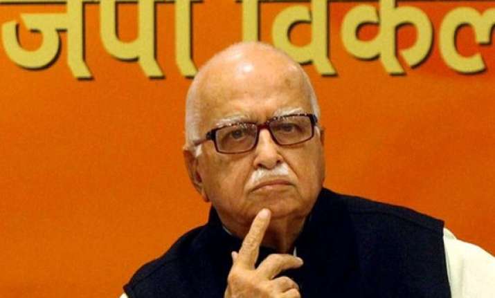 advani favours tie up with sena to form govt in maharashtra