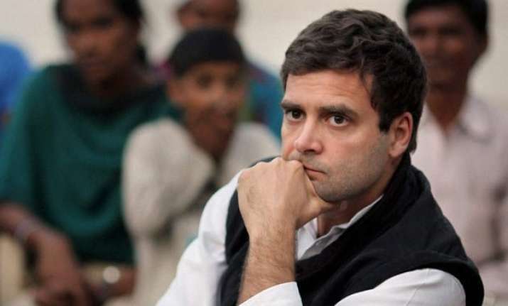 rahul gandhi arvind kejriwal at cremation of journalist