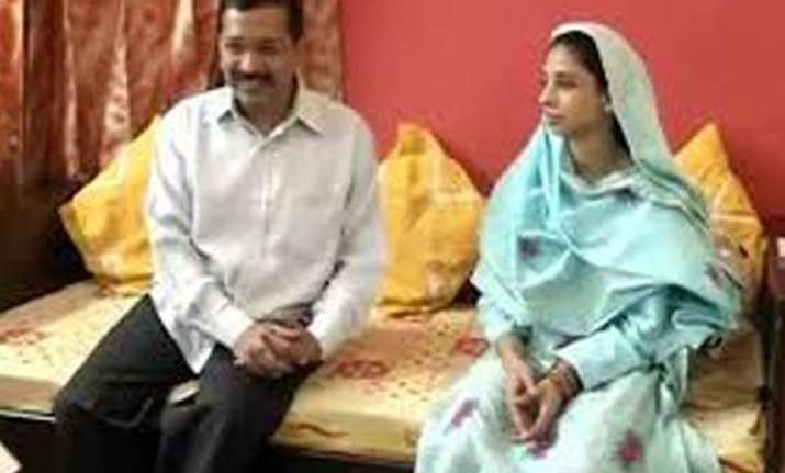 geeta meets delhi cm arvind kejriwal