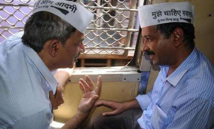 aap disbands maha unit mayank gandhi says kejriwal
