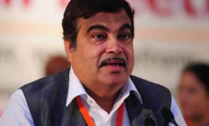 youth detained for trying to hurl shoe at nitin gadkari