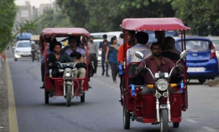 bjp welcomes restarting of e rickshaws