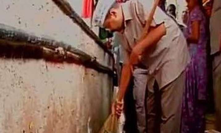 aap chief kejriwal cleans drains